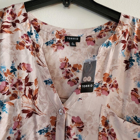 Torrid Women's Tan Floral Challis Button Front Top Blouse Size 5X Dolman Sleeve - Picture 9 of 9